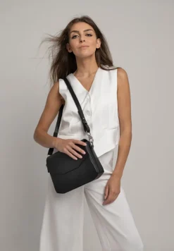 Czarna Mała Torebka Crossbody Lucia